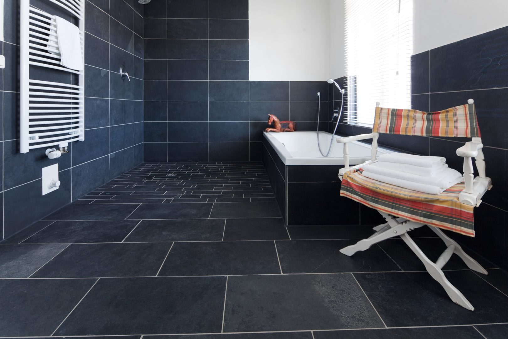 Pro Cons Of Natural Slate Flooring, Slate Floor Tile Without Grout Lines